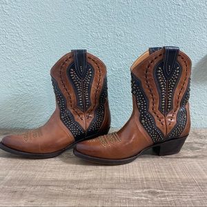 FRYE Kelsea Stud Short Boot size 7.5 B